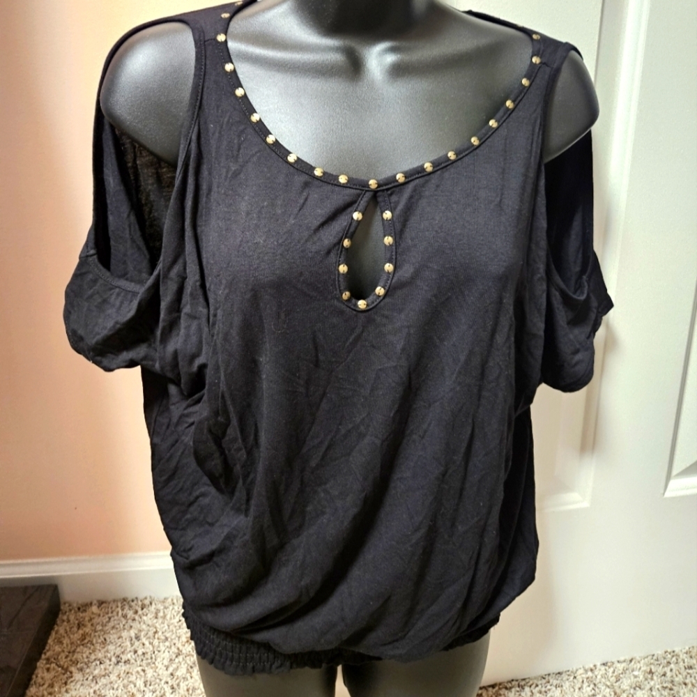 Elegant Black Cold Shoulder Blouse with Modern Flair By VENUS